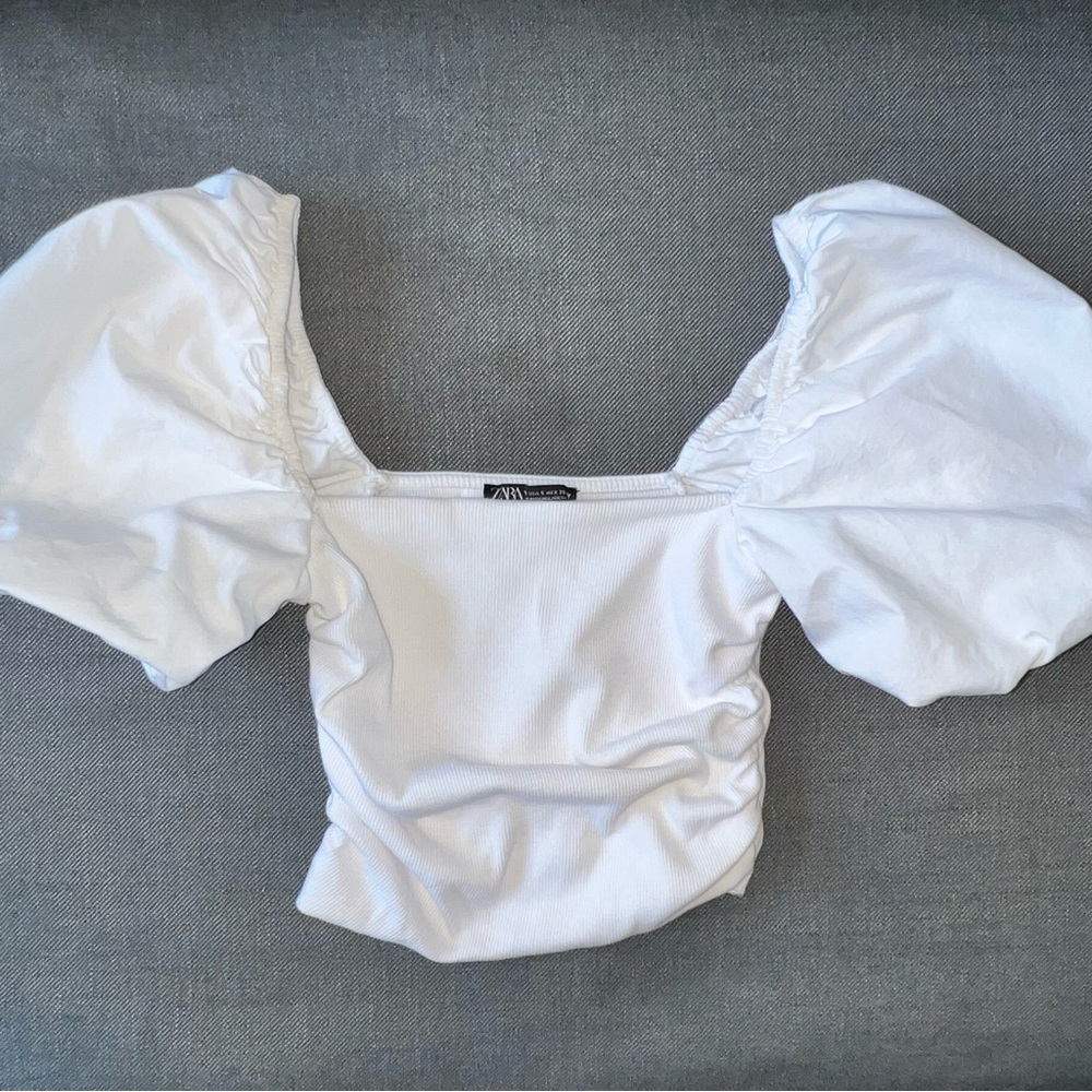 Zara White Ruched Ruffled Short Sleeve Blouse Size S